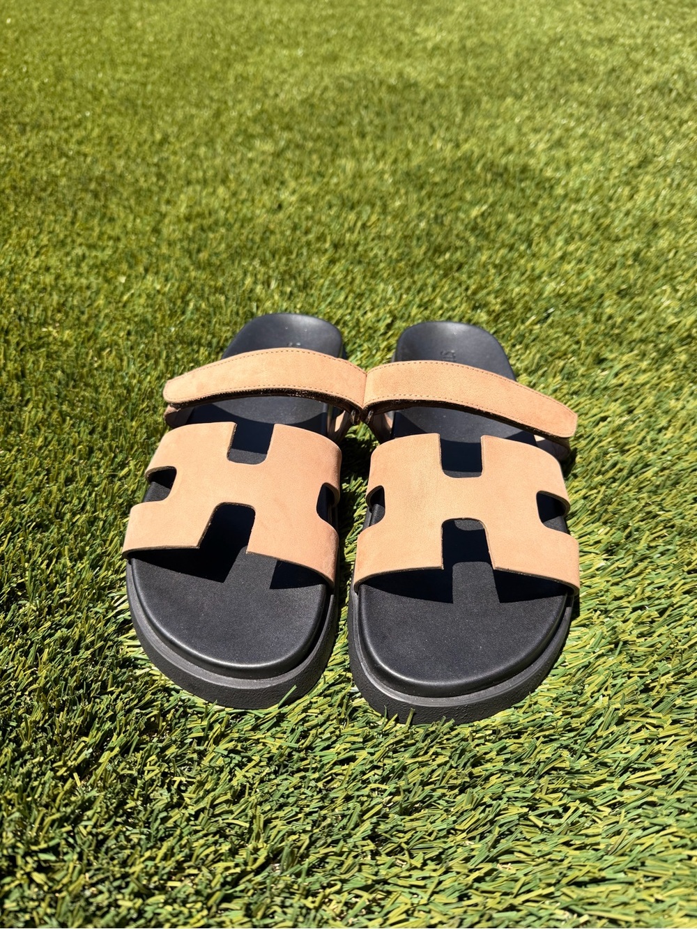 NWOT Steve Madden Women Tan Slip-On Sandals with Adjustable Strap